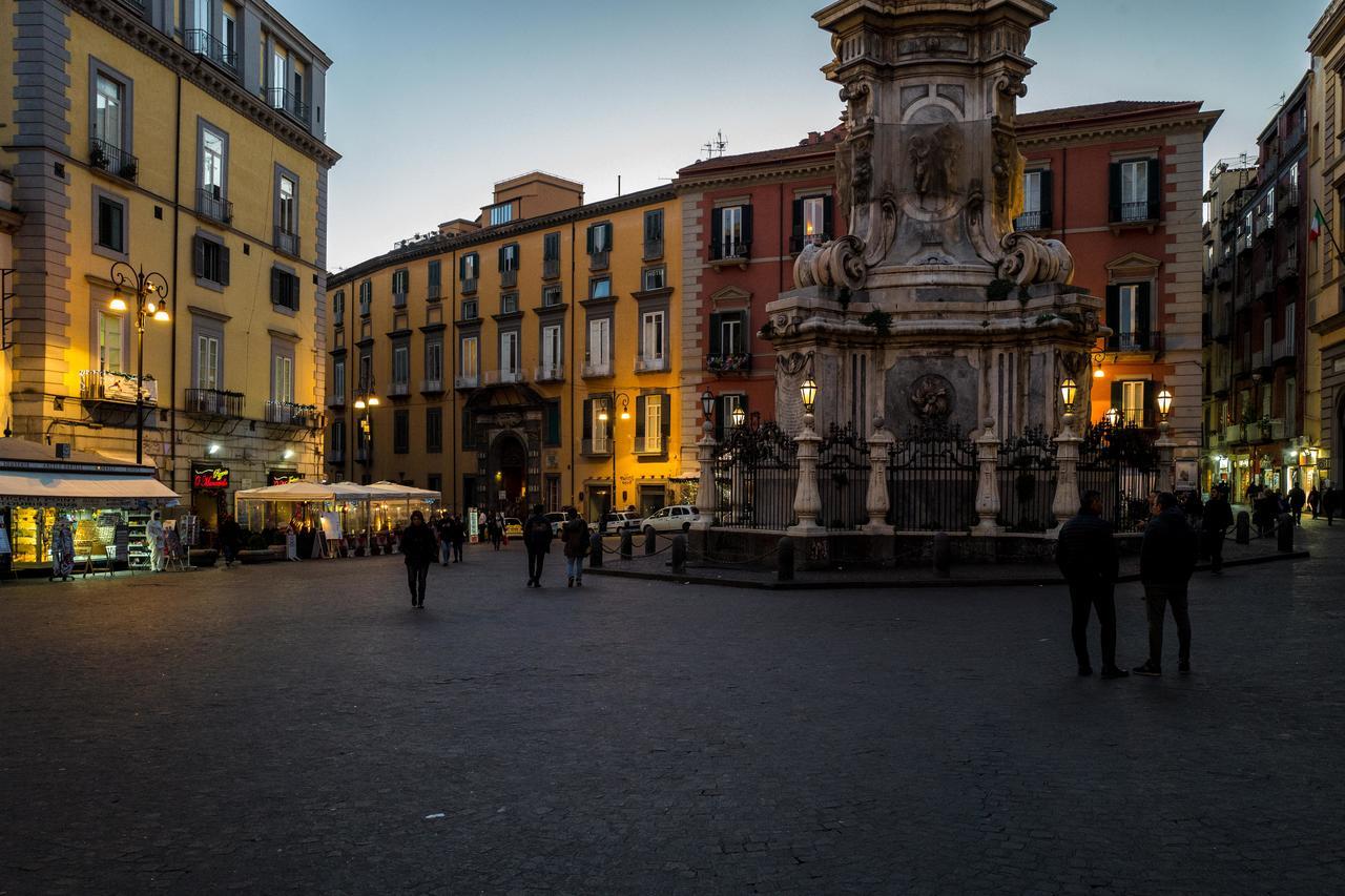 Art Suite Nel Cuore Di Napoli Eksteriør bilde